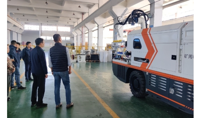 無(wú)錫市新吳區委顧常委一行蒞臨軍工智能考察指導